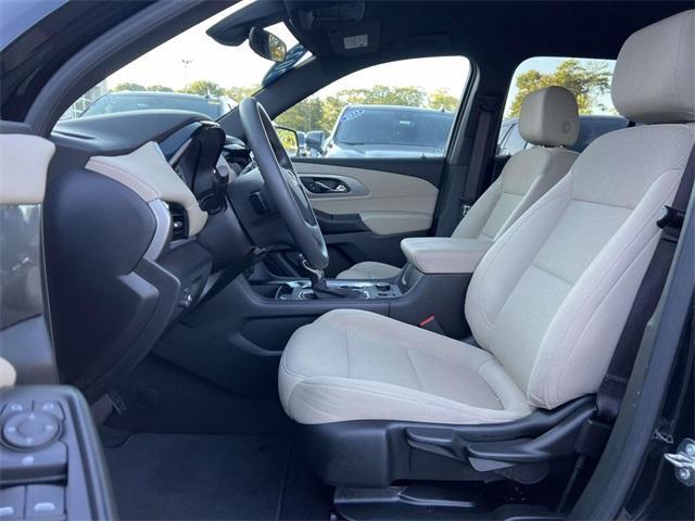 used 2023 Chevrolet Traverse car, priced at $25,900