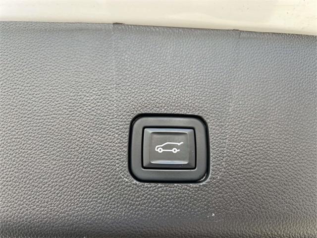 used 2022 Chevrolet Traverse car, priced at $23,900