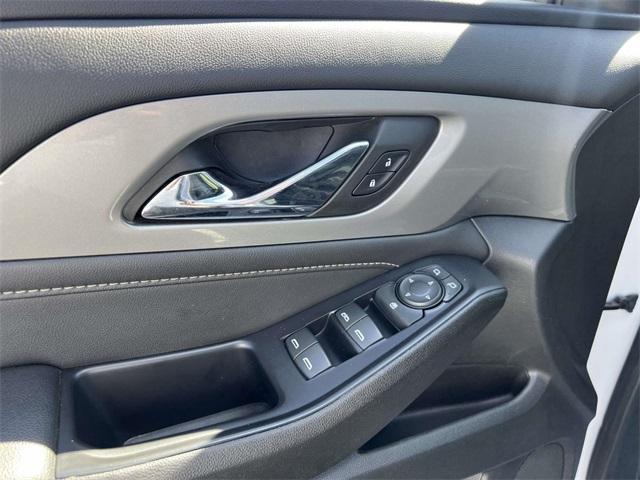 used 2022 Chevrolet Traverse car, priced at $23,900