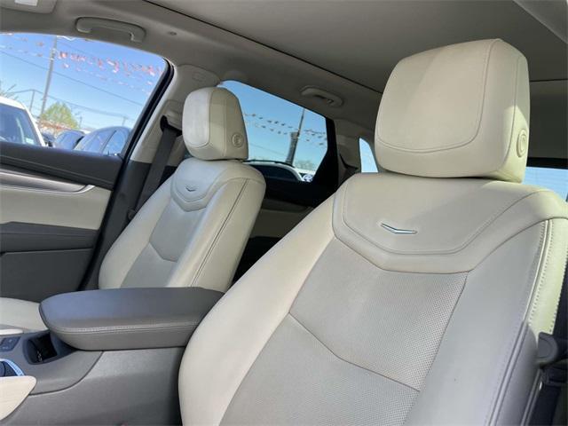used 2022 Cadillac XT5 car, priced at $31,500