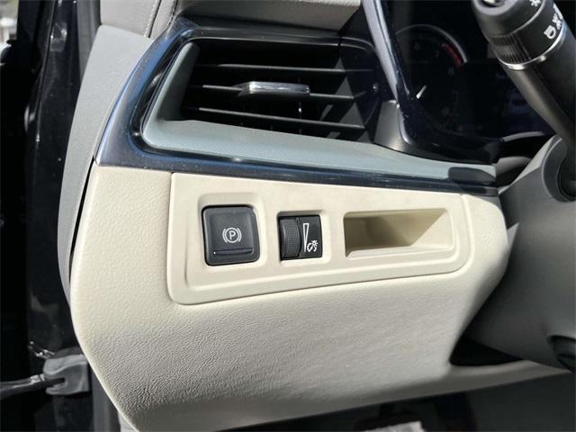 used 2022 Cadillac XT5 car, priced at $31,500