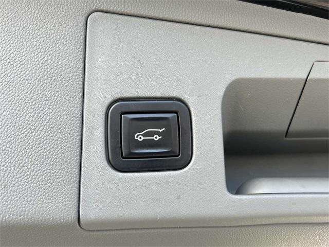 used 2022 Cadillac XT5 car, priced at $31,500
