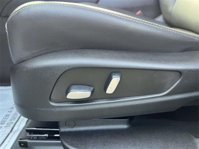 used 2023 Cadillac XT5 car, priced at $27,500