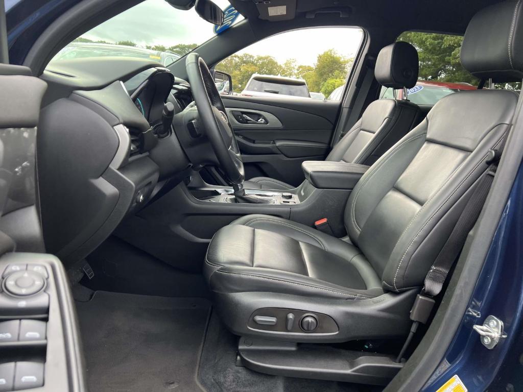 used 2023 Chevrolet Traverse car, priced at $29,850