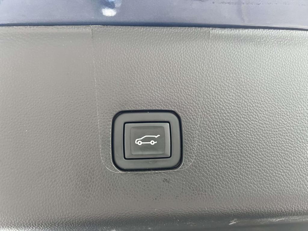 used 2023 Chevrolet Traverse car, priced at $29,850
