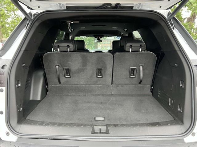 used 2023 Chevrolet Traverse car, priced at $31,900