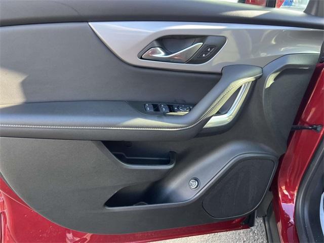 used 2025 Chevrolet Blazer car, priced at $28,900