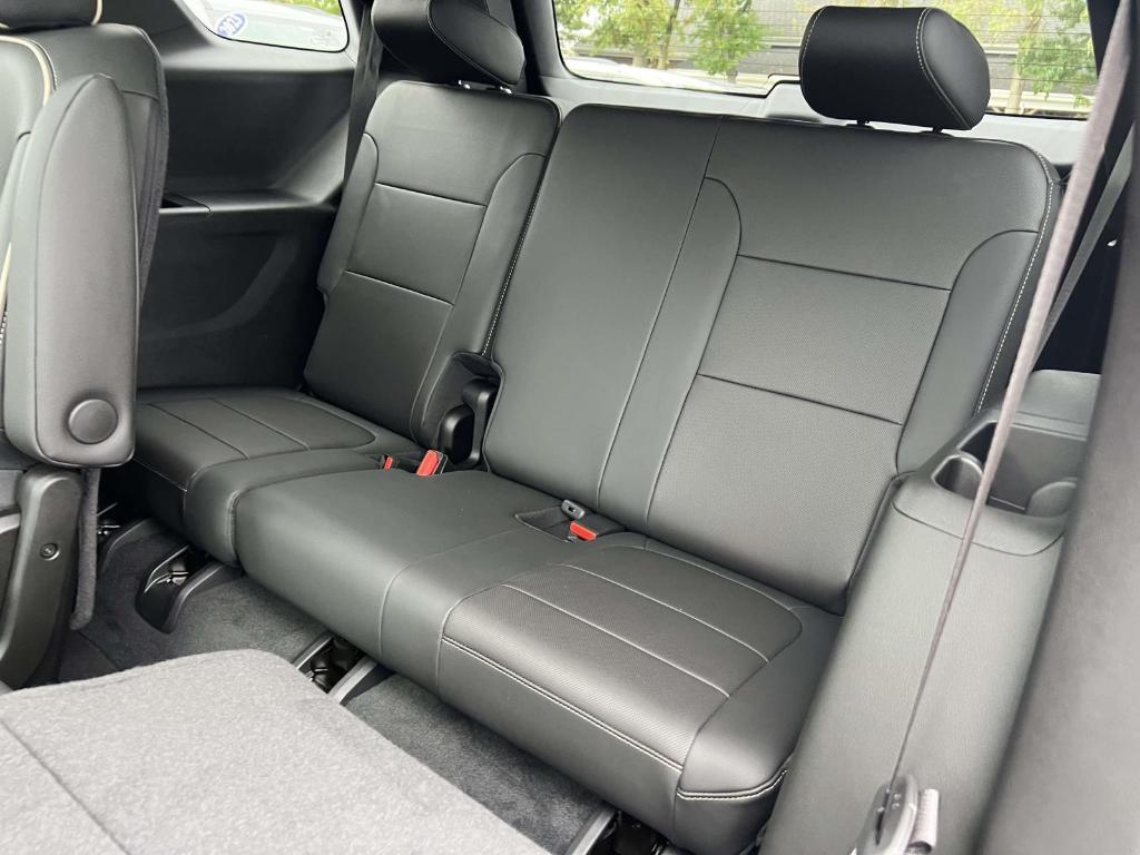 used 2023 Chevrolet Traverse car, priced at $38,800