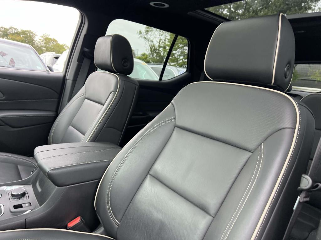used 2023 Chevrolet Traverse car, priced at $38,800