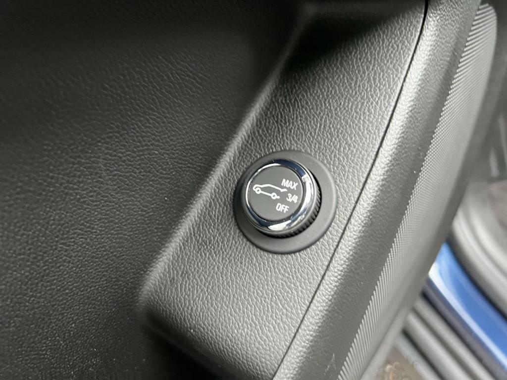 used 2023 Chevrolet Traverse car, priced at $28,100