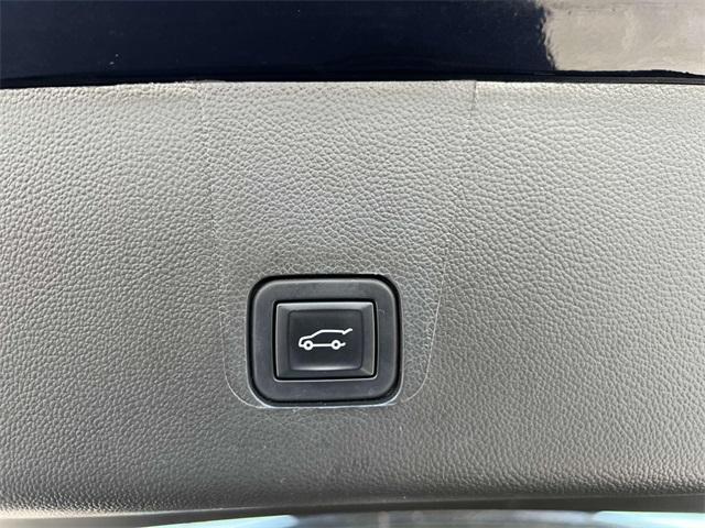 used 2023 Chevrolet Traverse car, priced at $27,300