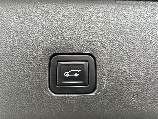 used 2022 Chevrolet Traverse car, priced at $27,500