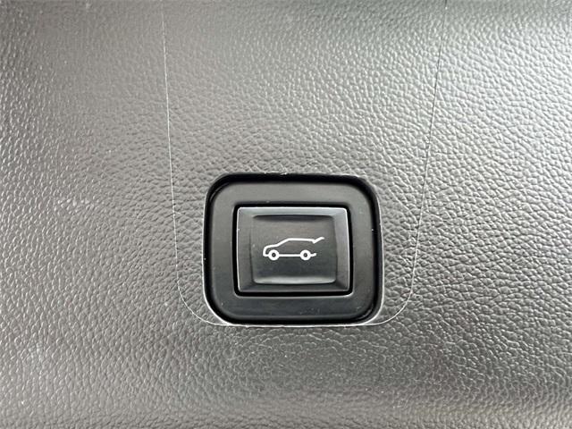 used 2022 Chevrolet Traverse car, priced at $27,500