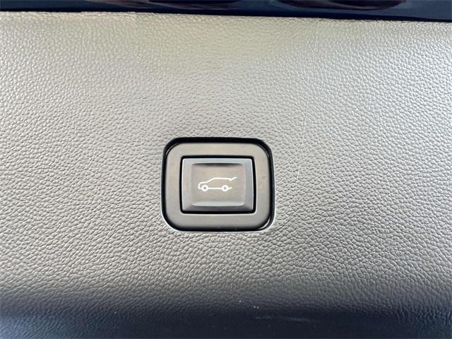 used 2023 Chevrolet Traverse car, priced at $27,300