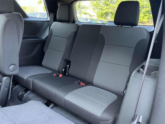 used 2023 Chevrolet Traverse car, priced at $27,300