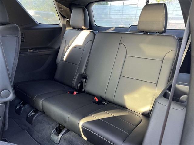 used 2023 Chevrolet Traverse car, priced at $30,500