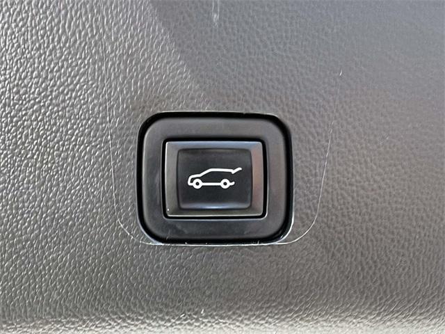 used 2022 Chevrolet Traverse car, priced at $31,500