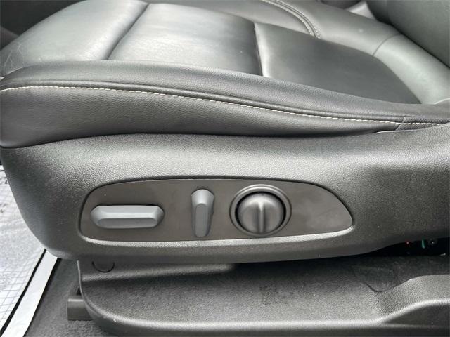used 2023 Chevrolet Traverse car, priced at $28,600