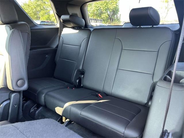 used 2023 Chevrolet Traverse car, priced at $28,200