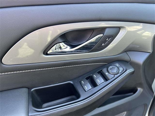 used 2023 Chevrolet Traverse car, priced at $28,200