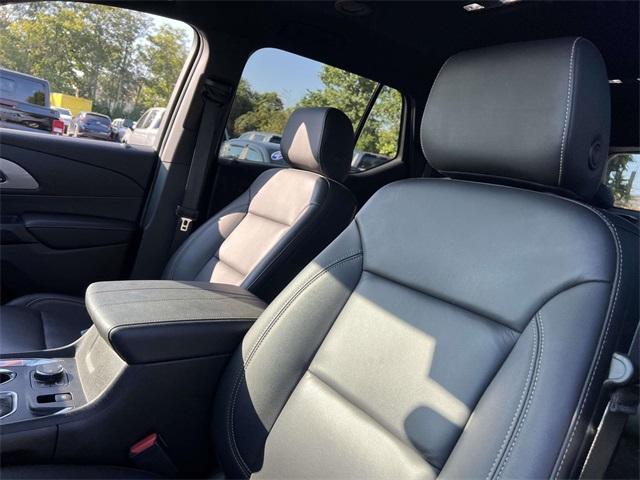 used 2023 Chevrolet Traverse car, priced at $28,200