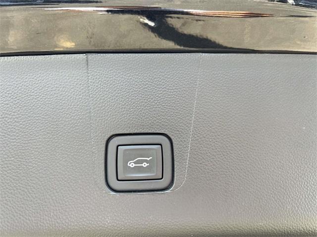 used 2023 Chevrolet Traverse car, priced at $26,200