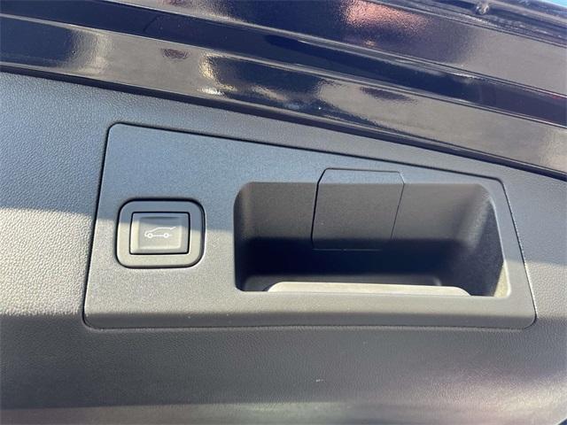 used 2025 Cadillac XT5 car, priced at $42,700