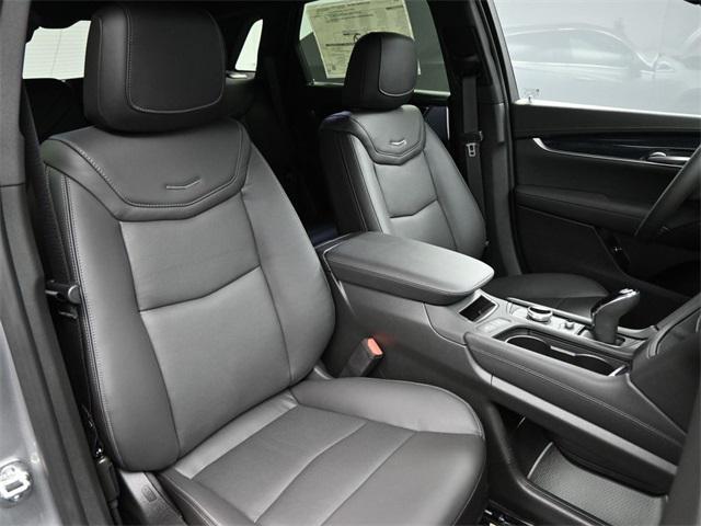 new 2025 Cadillac XT5 car, priced at $54,515