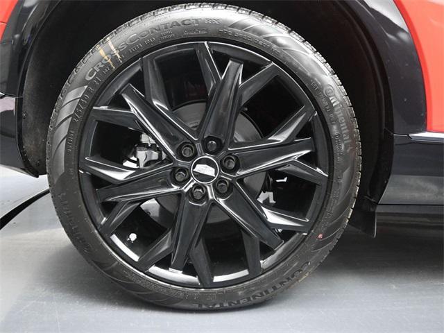 new 2025 Cadillac OPTIQ car, priced at $56,215
