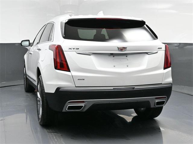 new 2025 Cadillac XT5 car, priced at $56,215