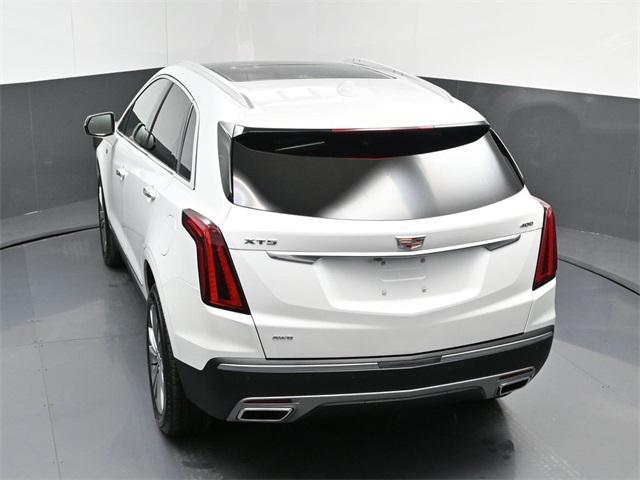 new 2025 Cadillac XT5 car, priced at $56,215