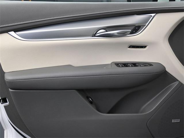 used 2022 Cadillac XT5 car, priced at $30,892