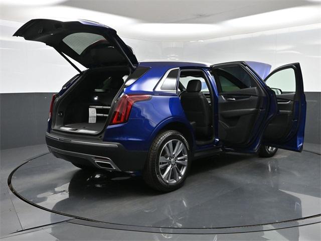 new 2025 Cadillac XT5 car, priced at $55,140