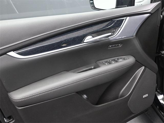 new 2025 Cadillac XT5 car, priced at $55,110