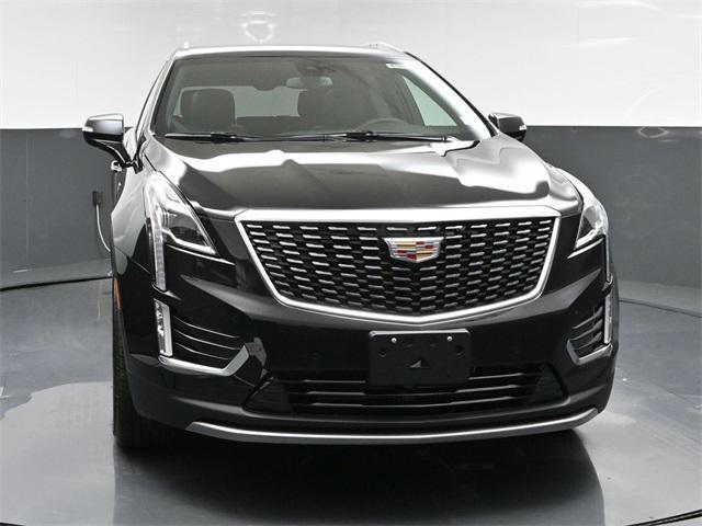new 2025 Cadillac XT5 car, priced at $55,110