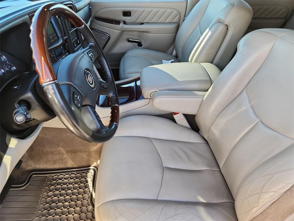 used 2006 Cadillac Escalade ESV car, priced at $12,678