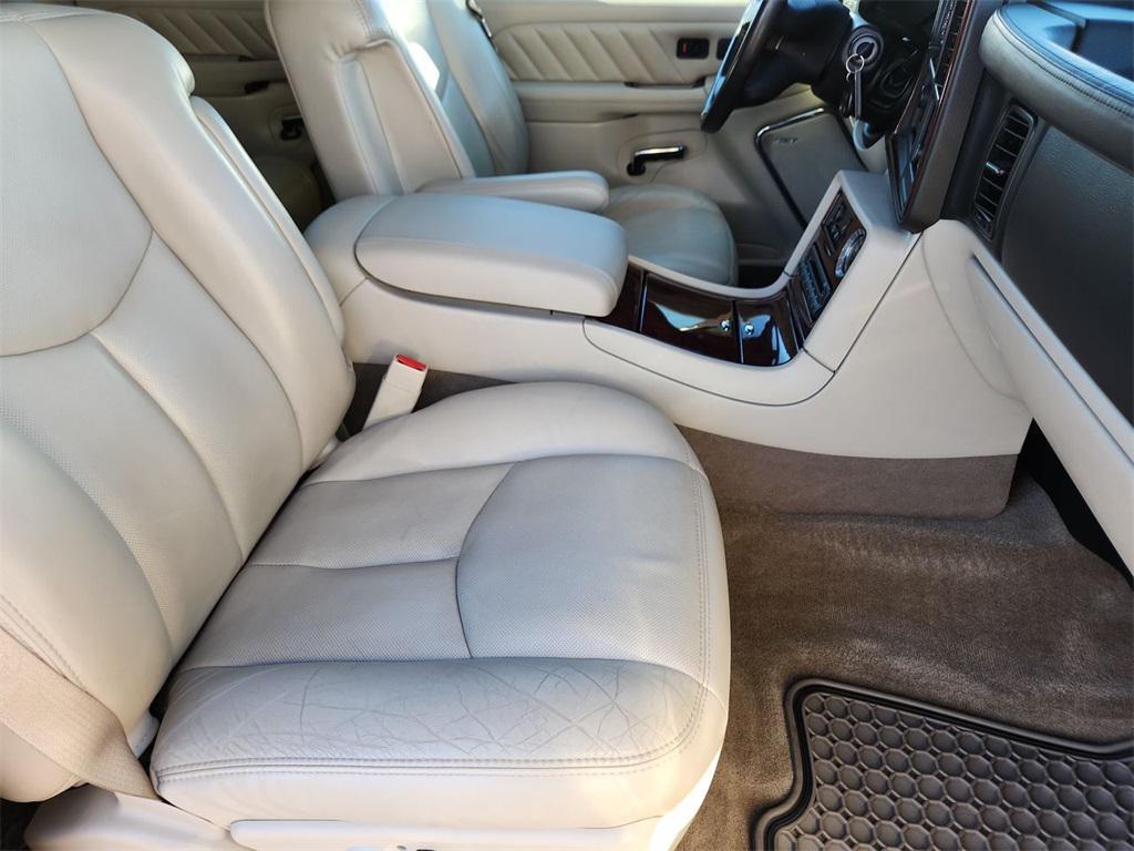used 2006 Cadillac Escalade ESV car, priced at $12,678