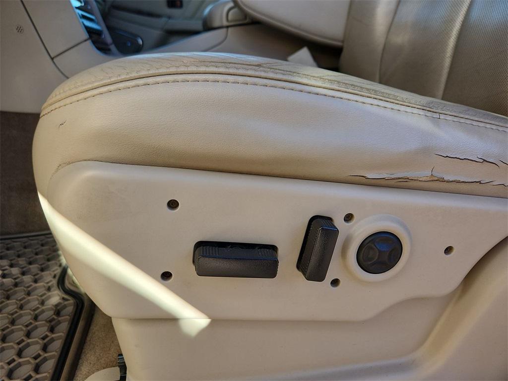 used 2006 Cadillac Escalade ESV car, priced at $12,678