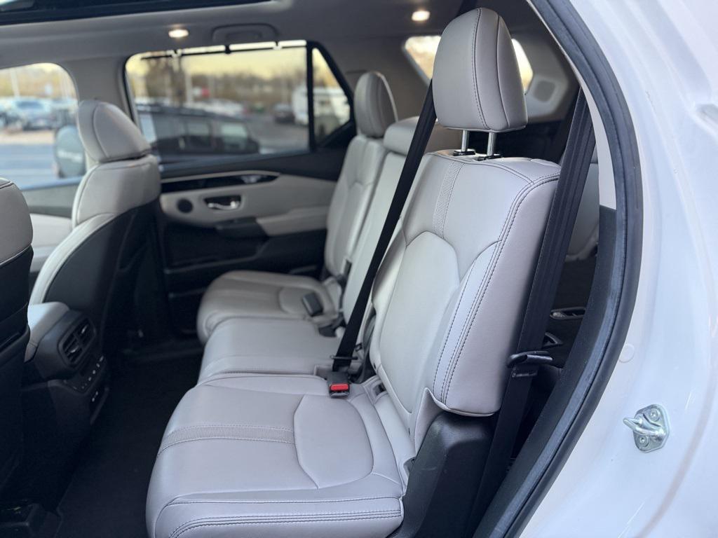 used 2025 Honda Pilot car, priced at $45,678