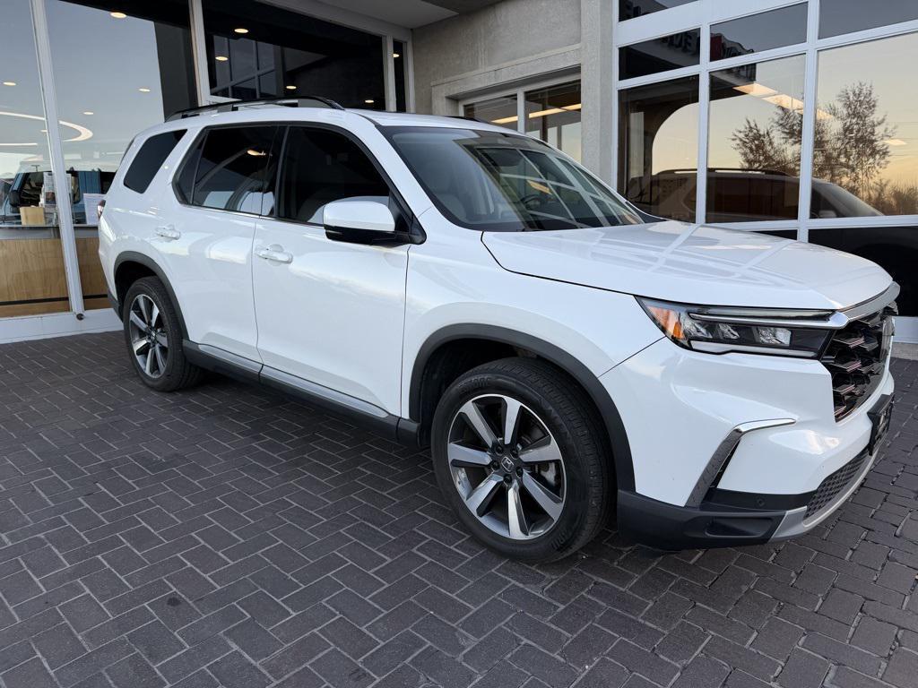 used 2025 Honda Pilot car, priced at $45,678