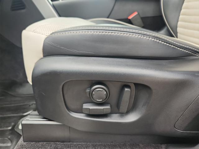 used 2023 Land Rover Discovery car, priced at $46,999