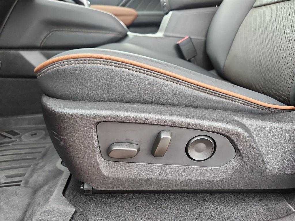 used 2024 GMC Canyon car, priced at $43,899