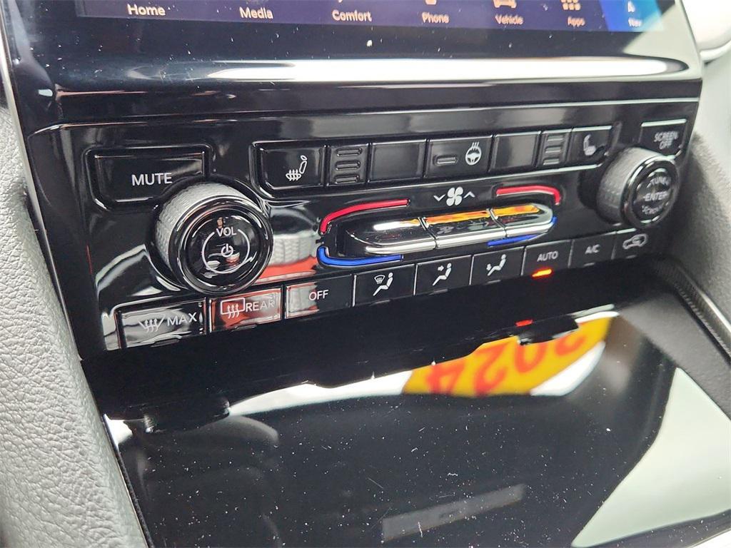 used 2024 Jeep Grand Cherokee car, priced at $40,665