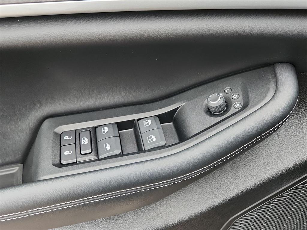 used 2024 Jeep Grand Cherokee car, priced at $40,665