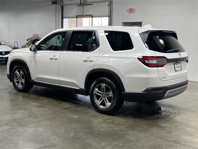used 2025 Honda Pilot car, priced at $42,977