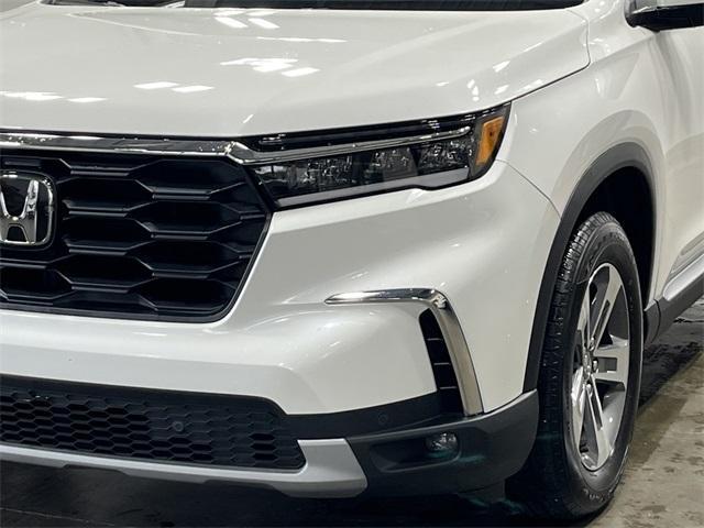 used 2025 Honda Pilot car, priced at $42,977