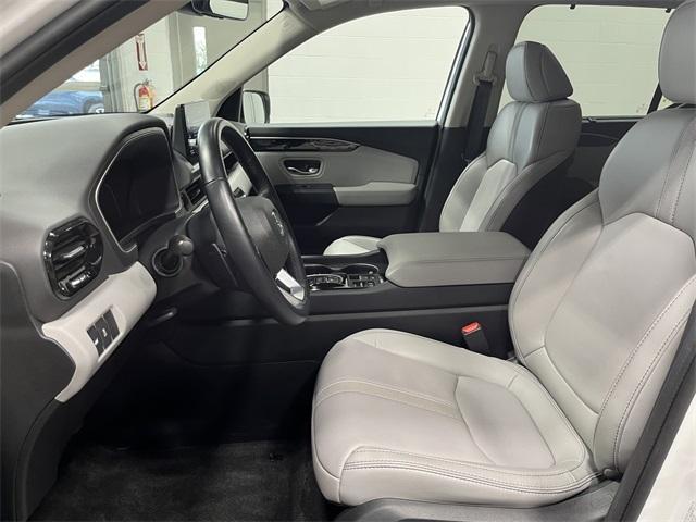 used 2025 Honda Pilot car, priced at $42,977