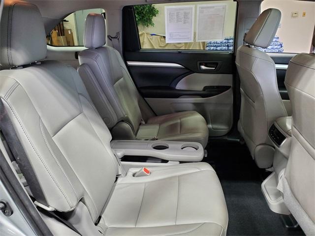 used 2018 Toyota Highlander car, priced at $24,477