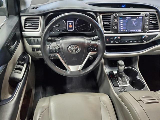 used 2015 Toyota Highlander car, priced at $14,400