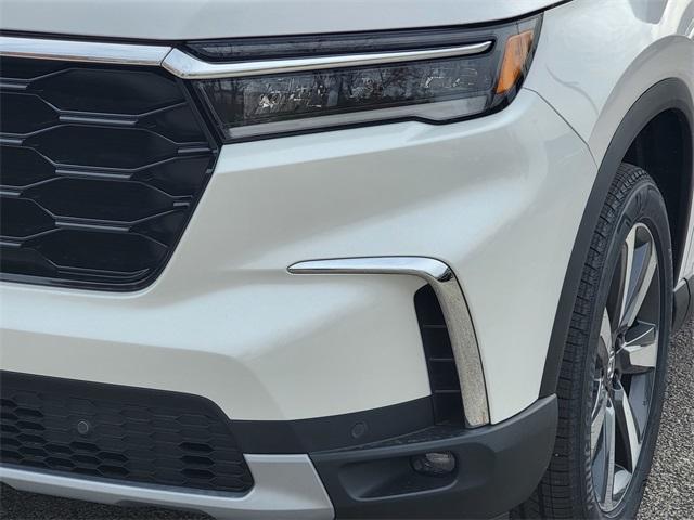 new 2025 Honda Pilot car, priced at $49,409